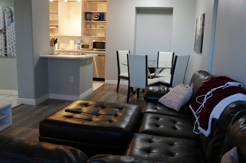 Elegant 2-Bedroom Corporate Housing in Downtown Calgary for Prime Stays - Calgary