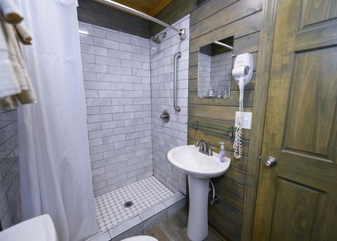 Peaceful Orchard Getaway! High-Speed Internet!