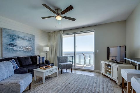 Splash! Beachfront!10th floor! Beach chair Service image 3
