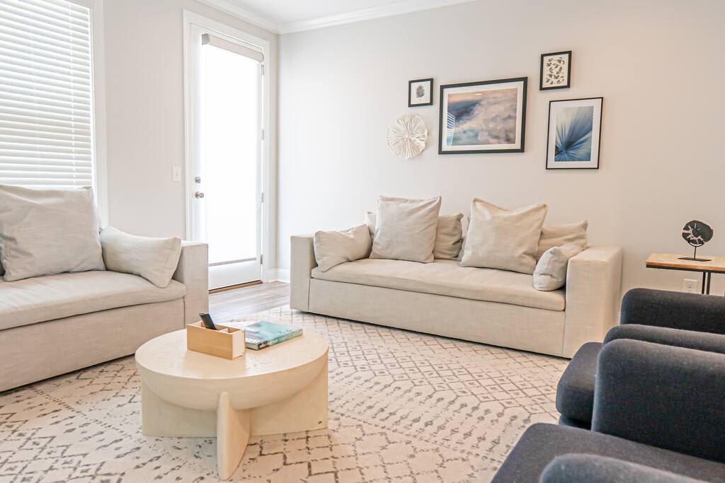 Summer Family Getaway| Elevator | 2 Blocks 2 Beach