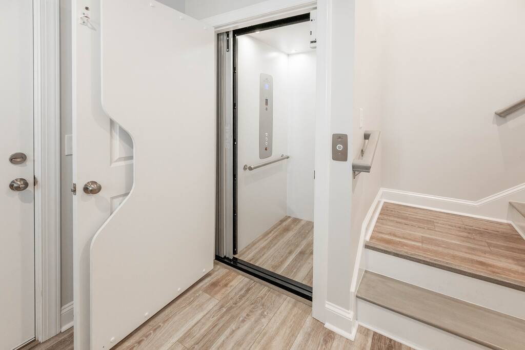 Summer Family Getaway| Elevator | 2 Blocks 2 Beach