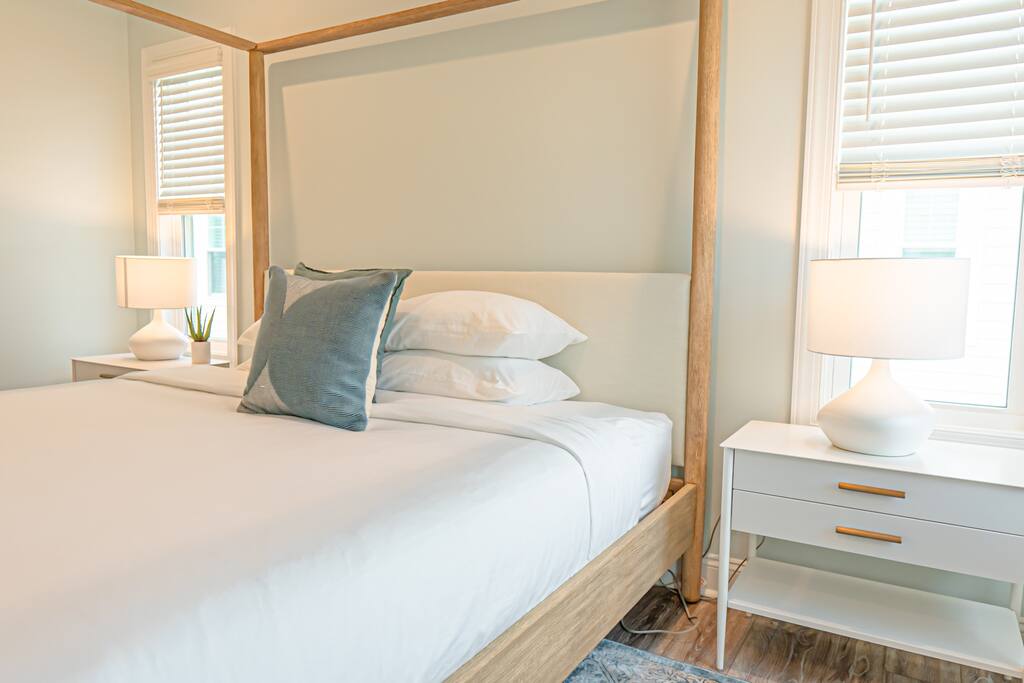 Summer Family Getaway| Elevator | 2 Blocks 2 Beach
