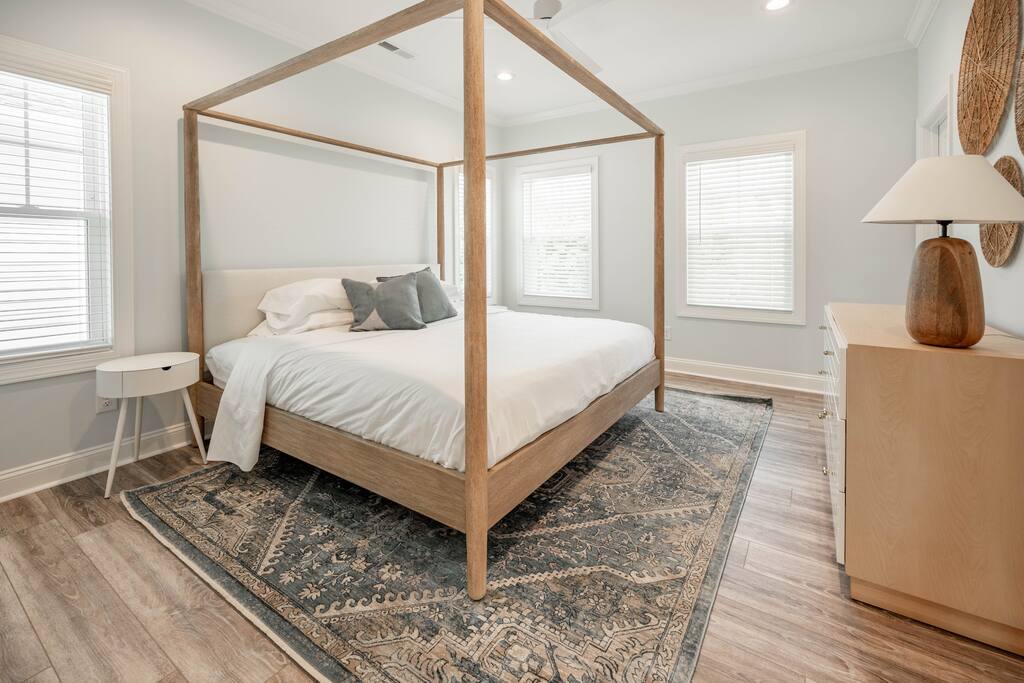 Summer Family Getaway| Elevator | 2 Blocks 2 Beach