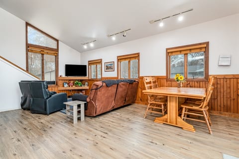Cozy Home on Lake Huron I