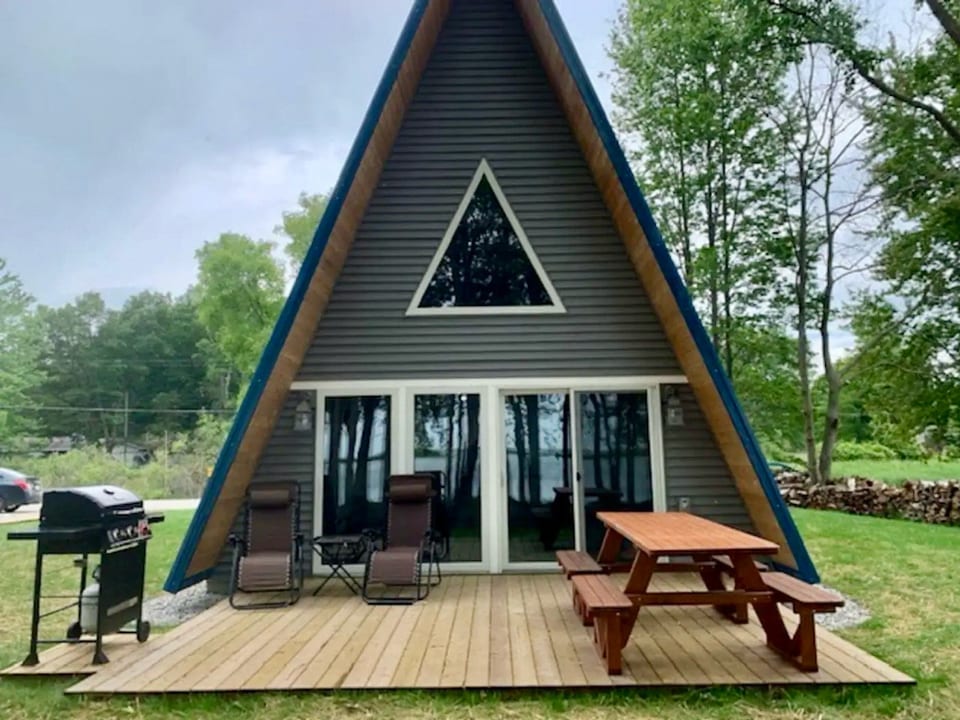 Deck with picnic table and gas grill