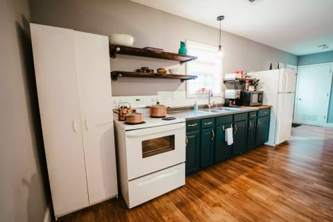 Minutes from Downtown Rogers and Beaver Lake!