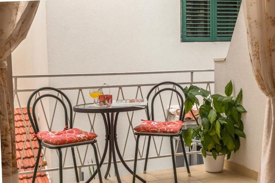 Apartments and Rooms Happiness - Unit 375637-13