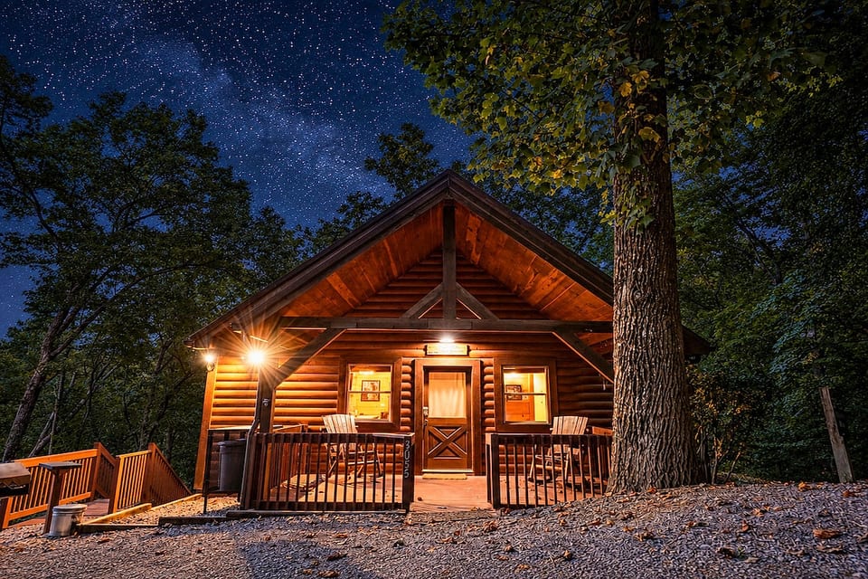 Secluded Luxury 2-Bdrm Log Cabin/Lake/Theatre Room image 1
