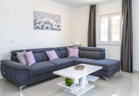 Apartments Nikol - Unit 376193-13