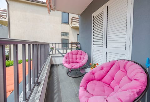 Apartments Beachfront Srima - Unit 376203-13