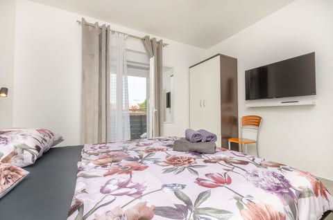 Apartments Beachfront Srima - Unit 376205-13