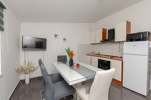 Apartments Beachfront Srima - Unit 376206-13