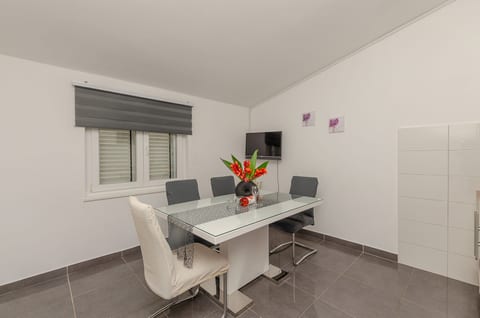 Apartments Beachfront Srima - Unit 376206-13