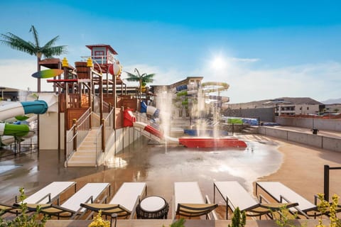 Zion’s Waterpark Getaway:Hot Tub, Golf, Sleeps 14