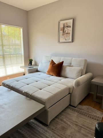 Cozy condo in Lower Greenville!
