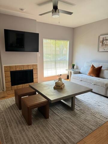 Cozy condo in Lower Greenville!