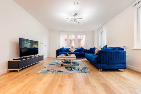 Luxury apartment next to London City Airport (LCY)