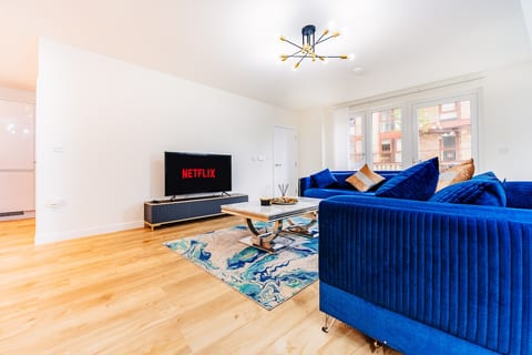 Luxury apartment next to London City Airport (LCY)