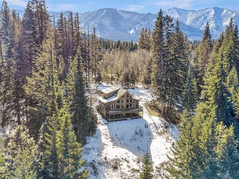 A-Frame for 16 with Hot Tub & Sauna