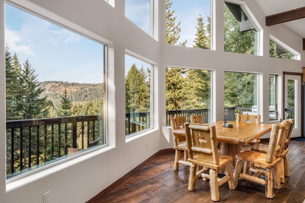 cle-elum-hideaway:-hot-tubgame-roomgrillandviews/