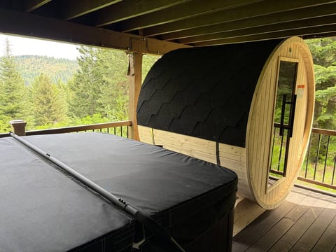 A-Frame for 16 with Hot Tub & Sauna