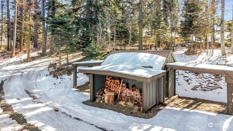 A-Frame for 16 with Hot Tub & Sauna