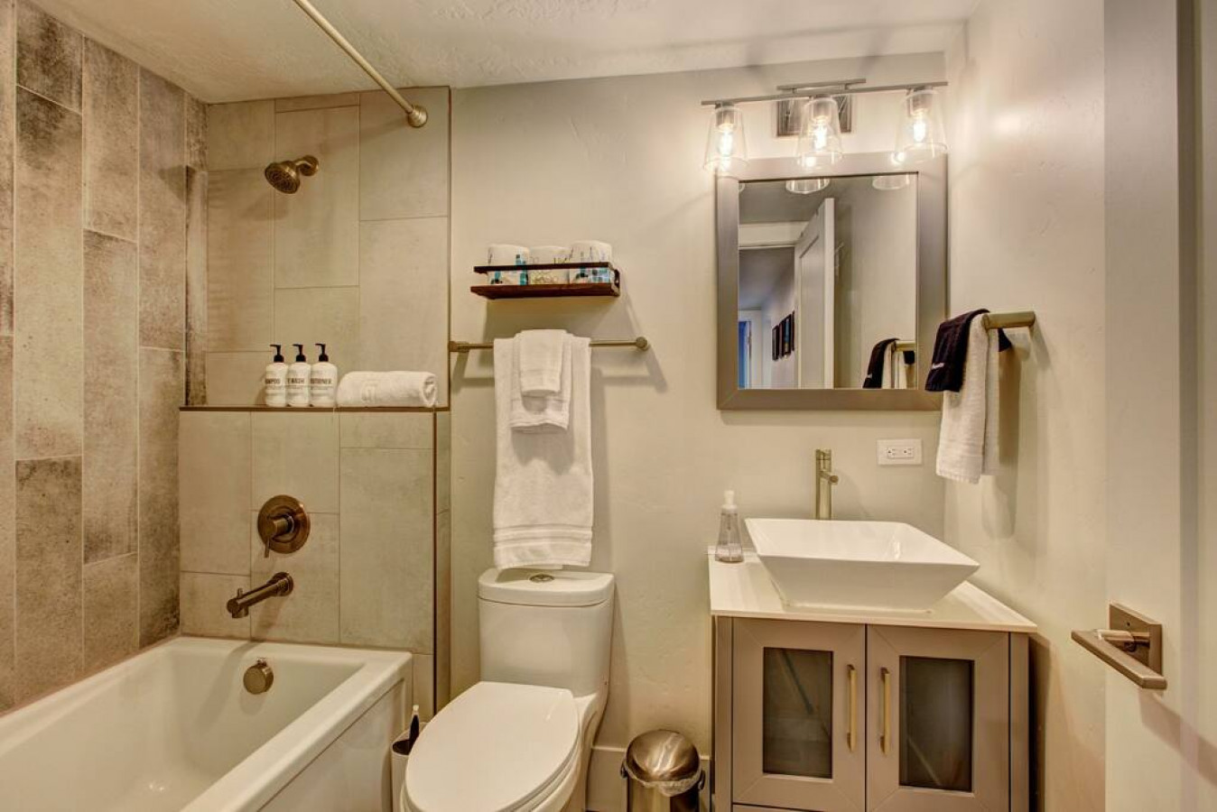 little-blue-bungalow-pet-friendly-fenced-yard!/