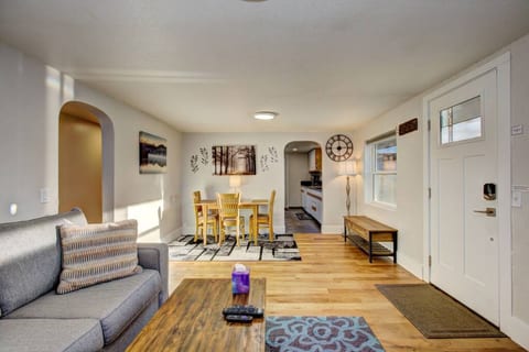 Little Blue Bungalow Pet Friendly, Fenced Yard!