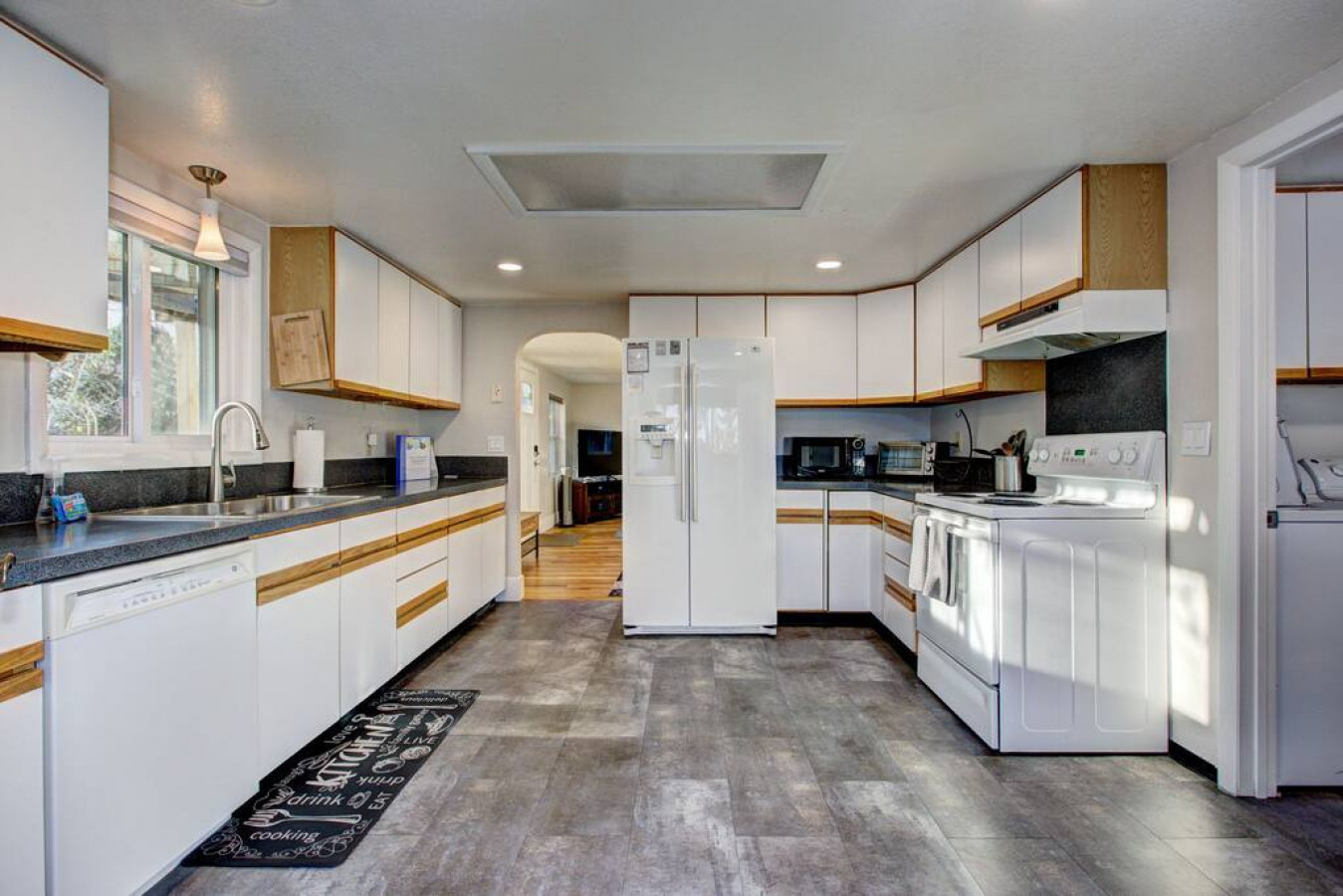 little-blue-bungalow-pet-friendly-fenced-yard!/