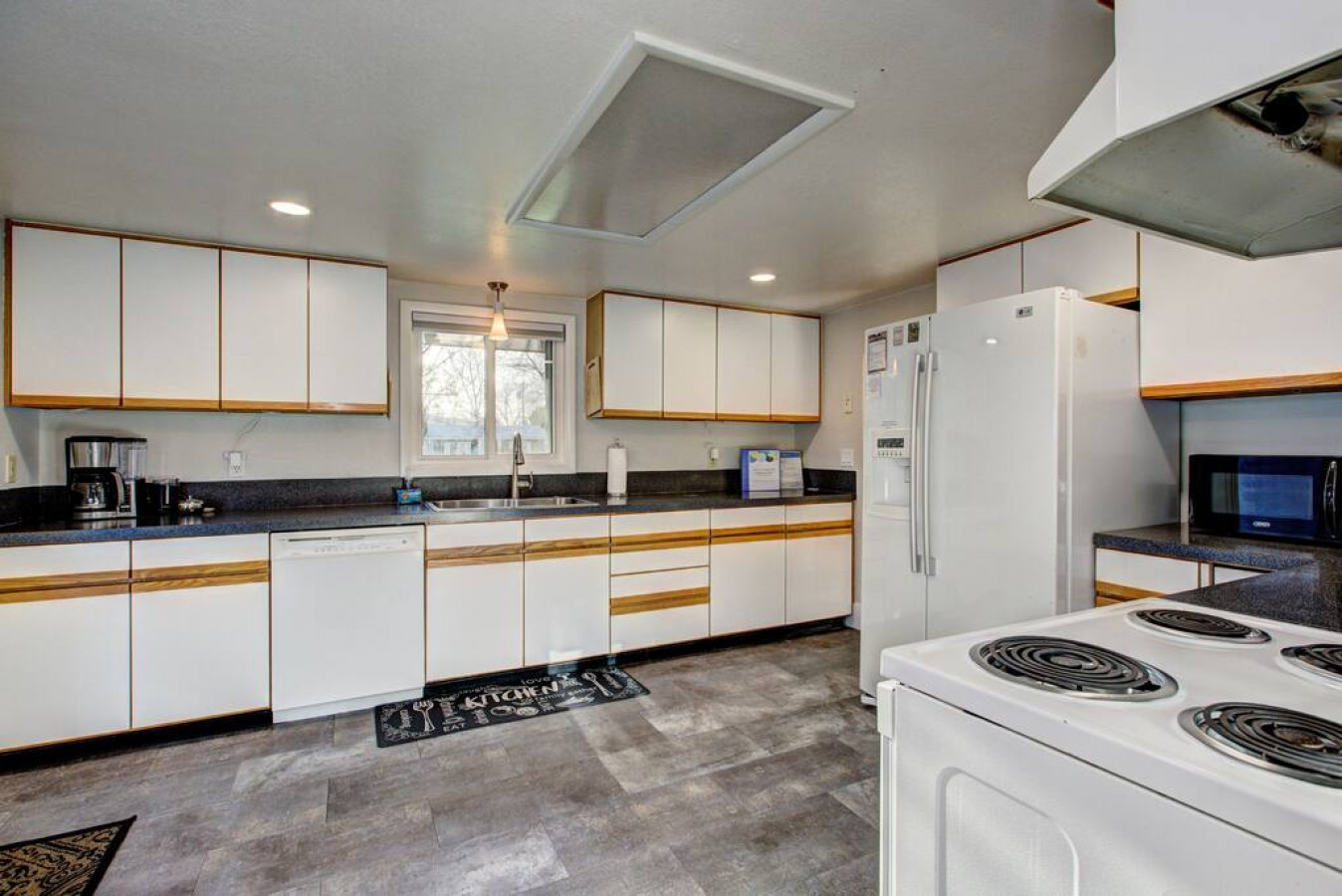 little-blue-bungalow-pet-friendly-fenced-yard!/