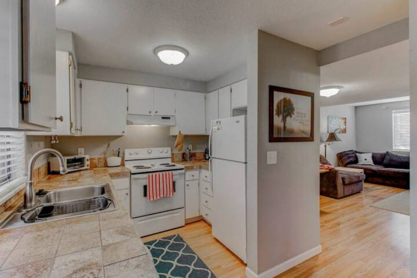 Kitchen, fully stocked