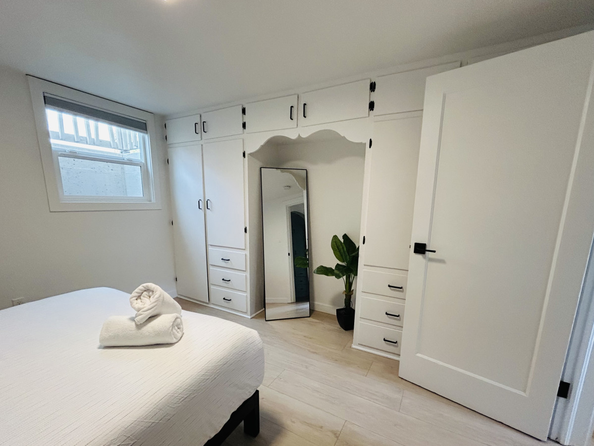 modern-downstairs-north-end-bungalow-in-hyde-park/