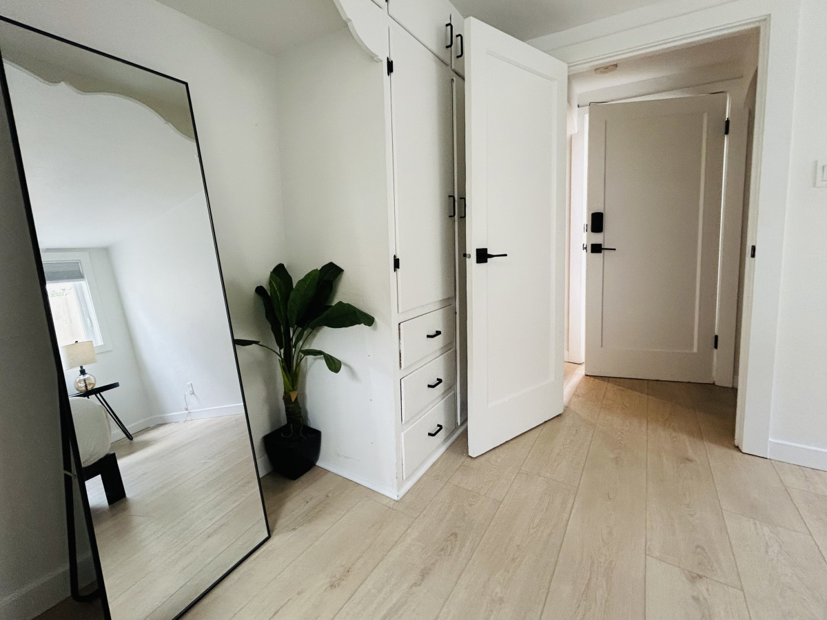 modern-downstairs-north-end-bungalow-in-hyde-park/