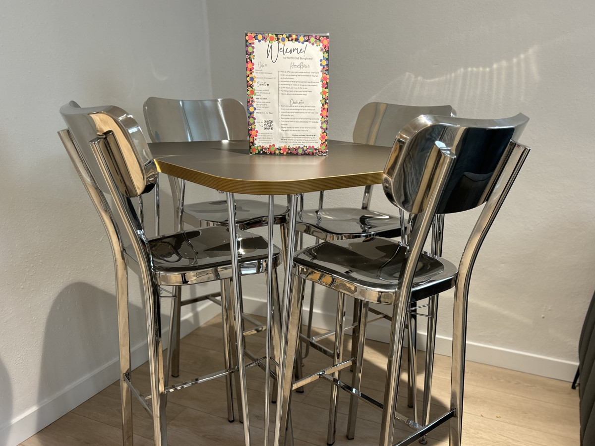 modern-downstairs-north-end-bungalow-in-hyde-park/