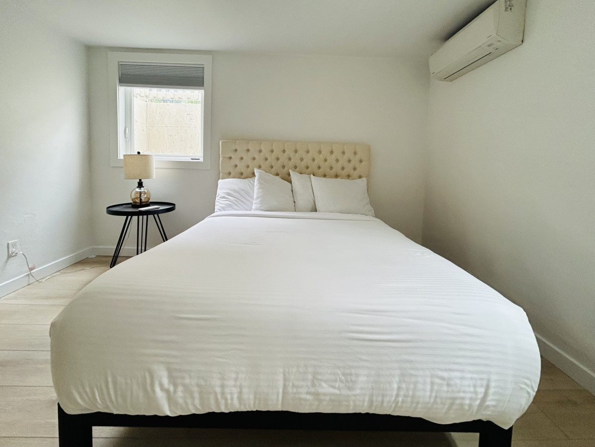 modern-downstairs-north-end-bungalow-in-hyde-park/