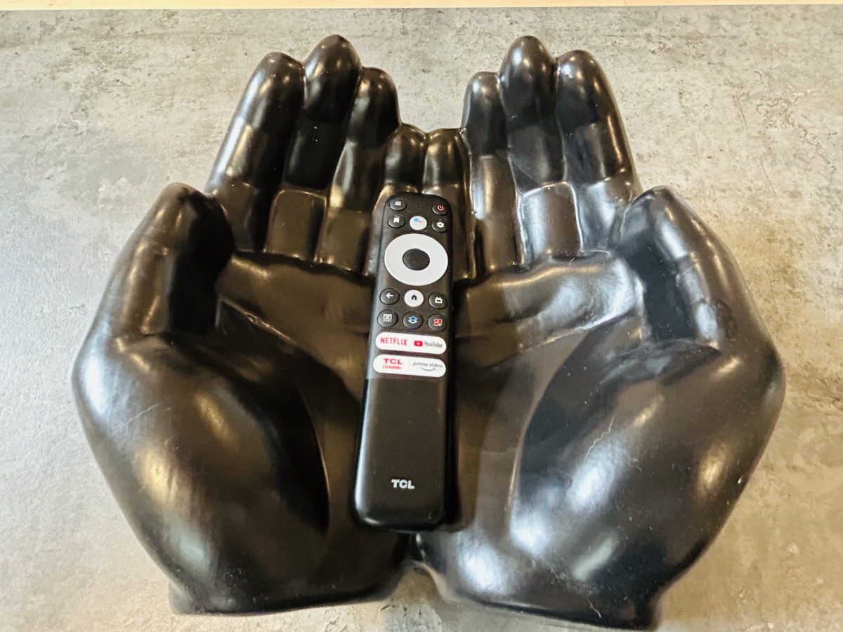 modern-downstairs-north-end-bungalow-in-hyde-park/