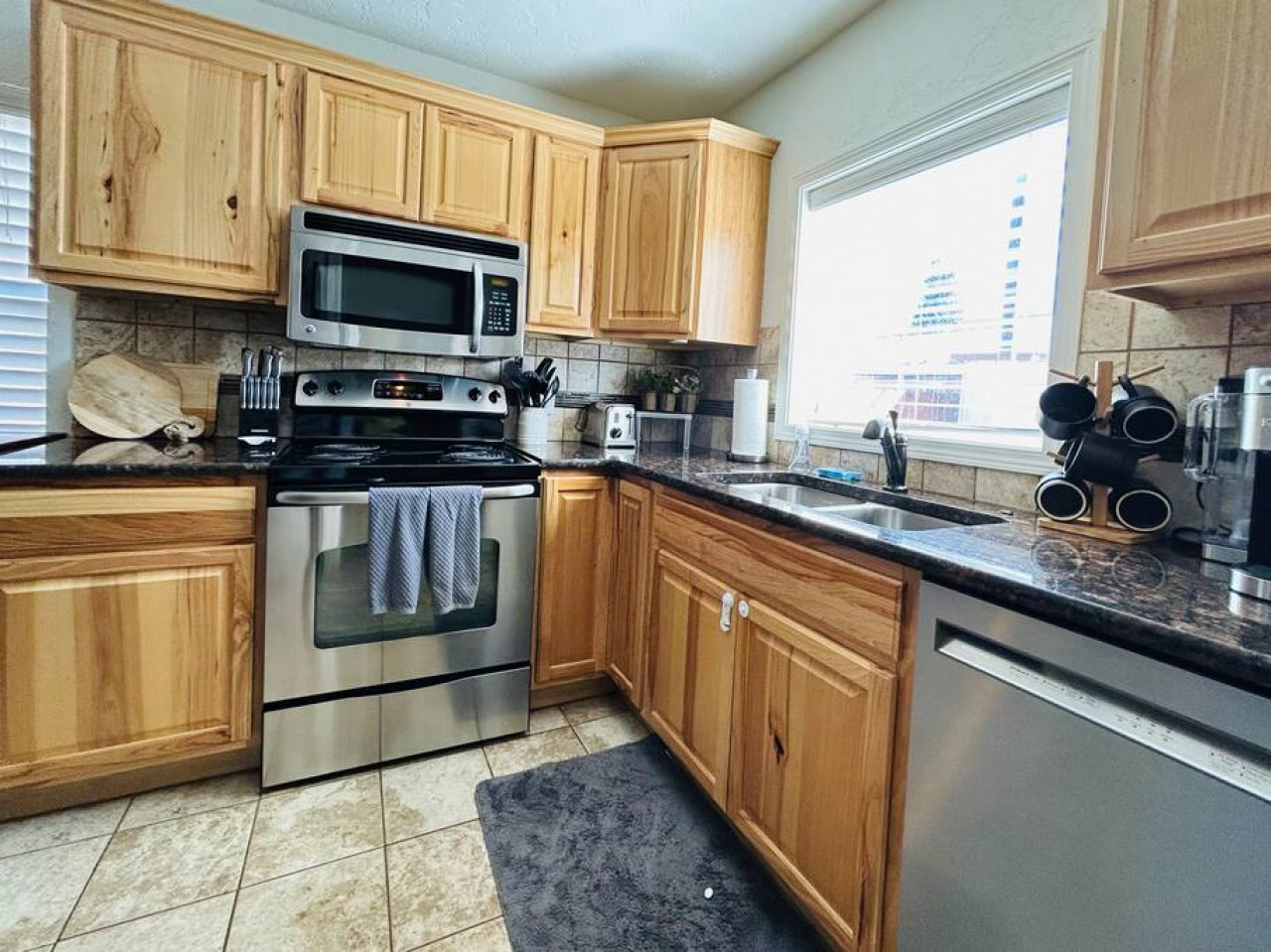 home-sweet-idahome-2-miles-from-bsu!-pet-friendly!/