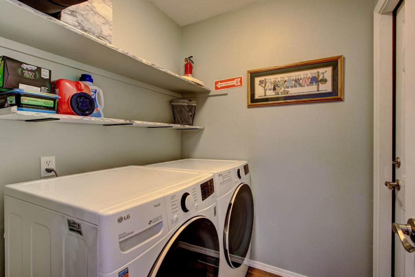 hello-dolly!-starid-near-river-and-wineries!/