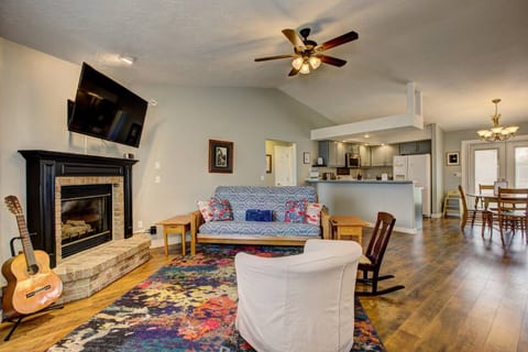 Textured LIving room with TV