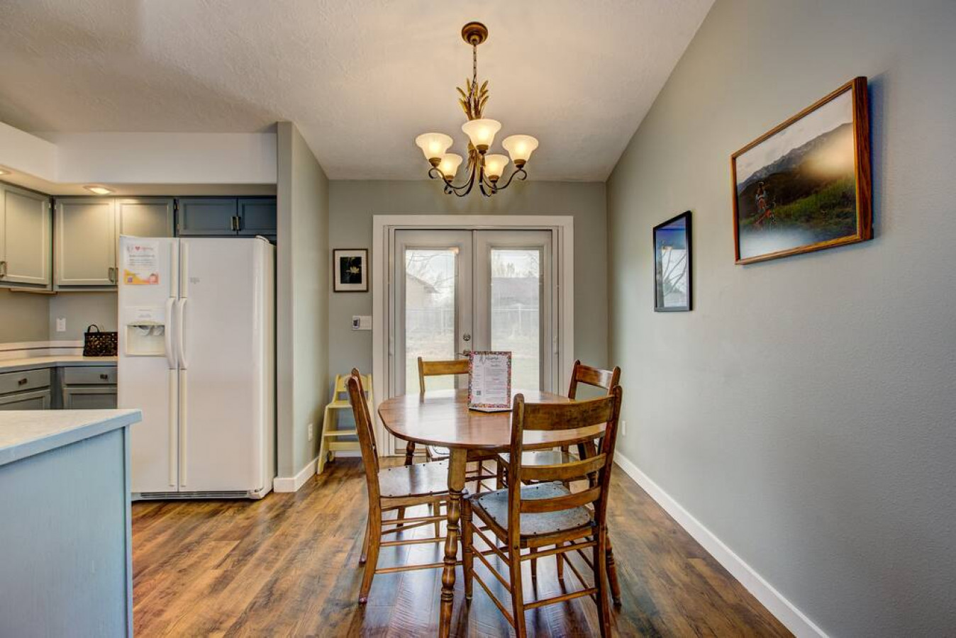 hello-dolly!-starid-near-river-and-wineries!/