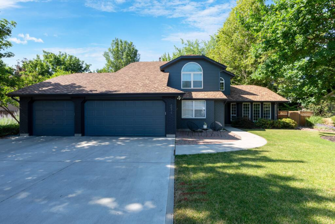 serenity-gardens-hot-tub!-fire-pit!-near-the-river-walk/