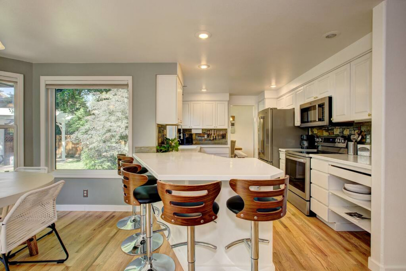 serenity-gardens-hot-tub!-fire-pit!-near-the-river-walk/