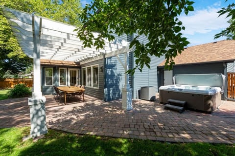 Serene Back patio and hot tub!