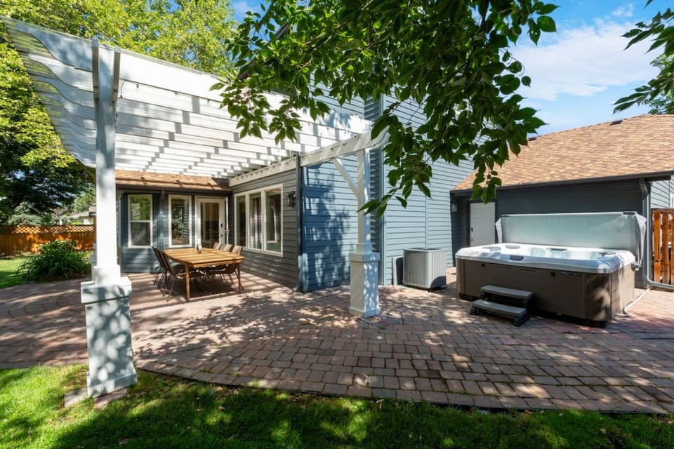 Serene Back patio and hot tub!