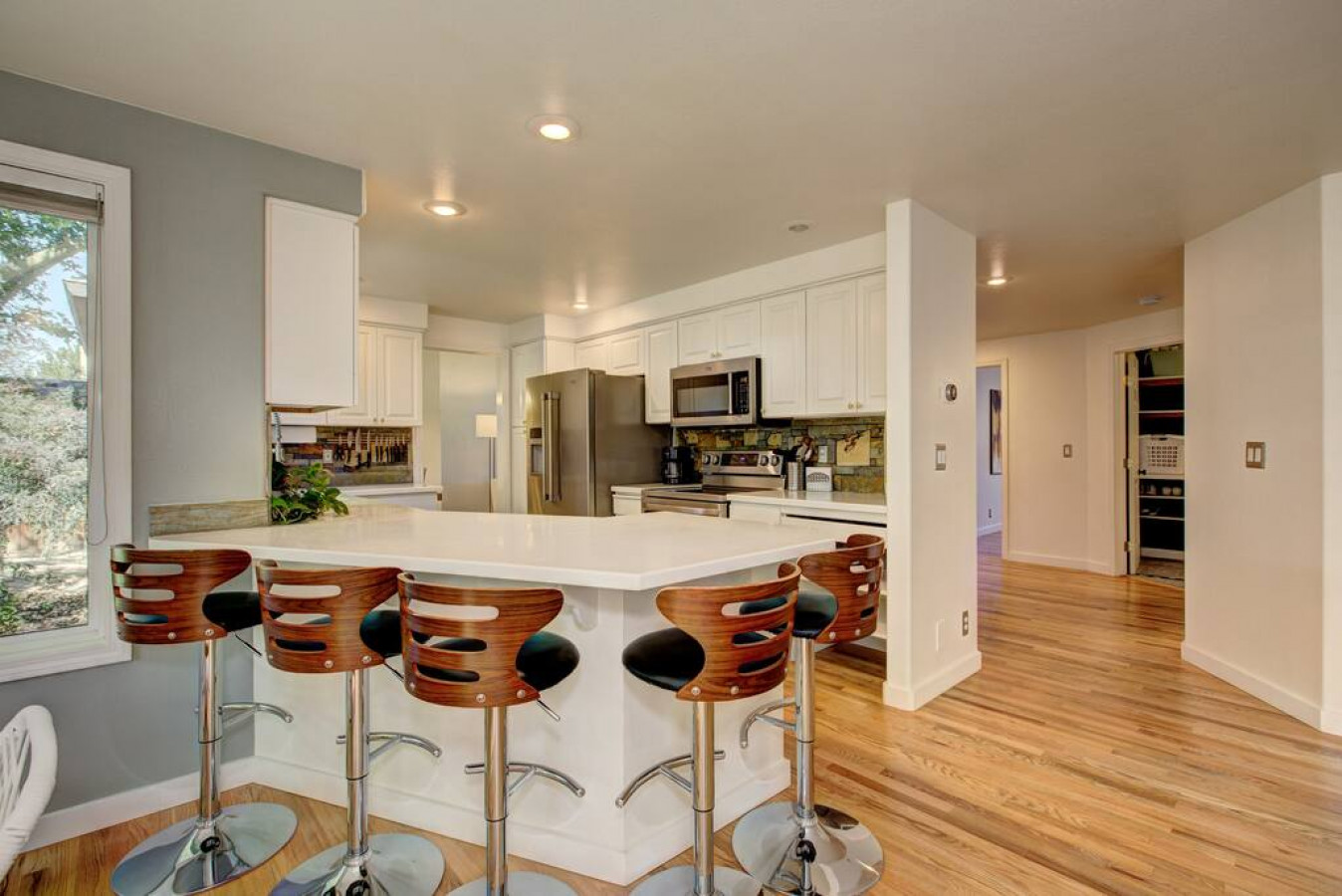 serenity-gardens-hot-tub!-fire-pit!-near-the-river-walk/