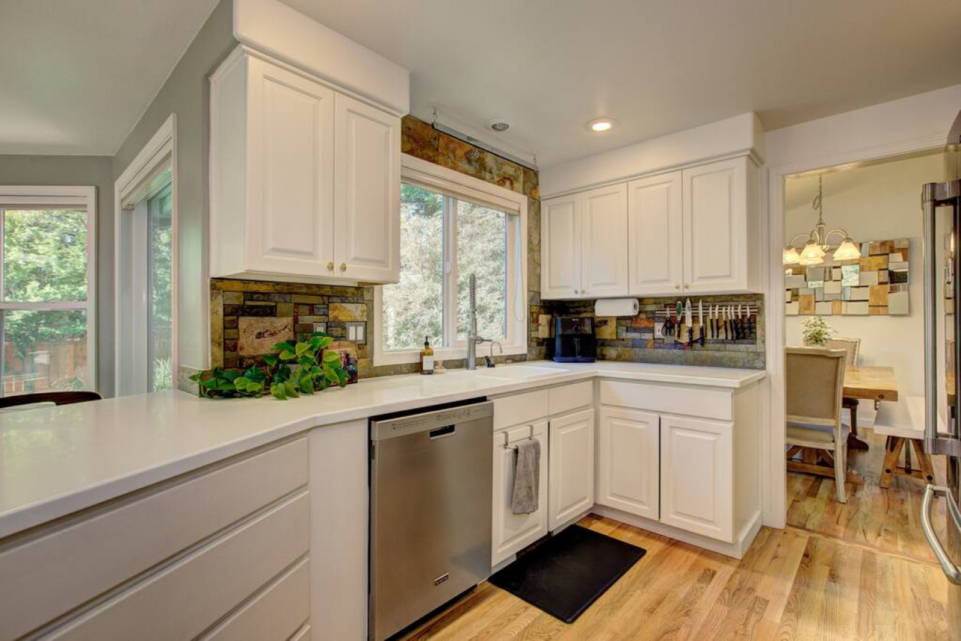 serenity-gardens-hot-tub!-fire-pit!-near-the-river-walk/