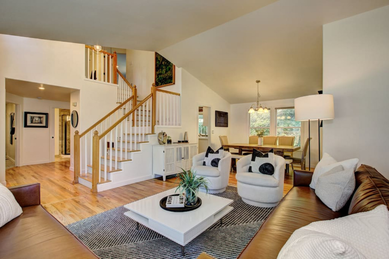 serenity-gardens-hot-tub!-fire-pit!-near-the-river-walk/