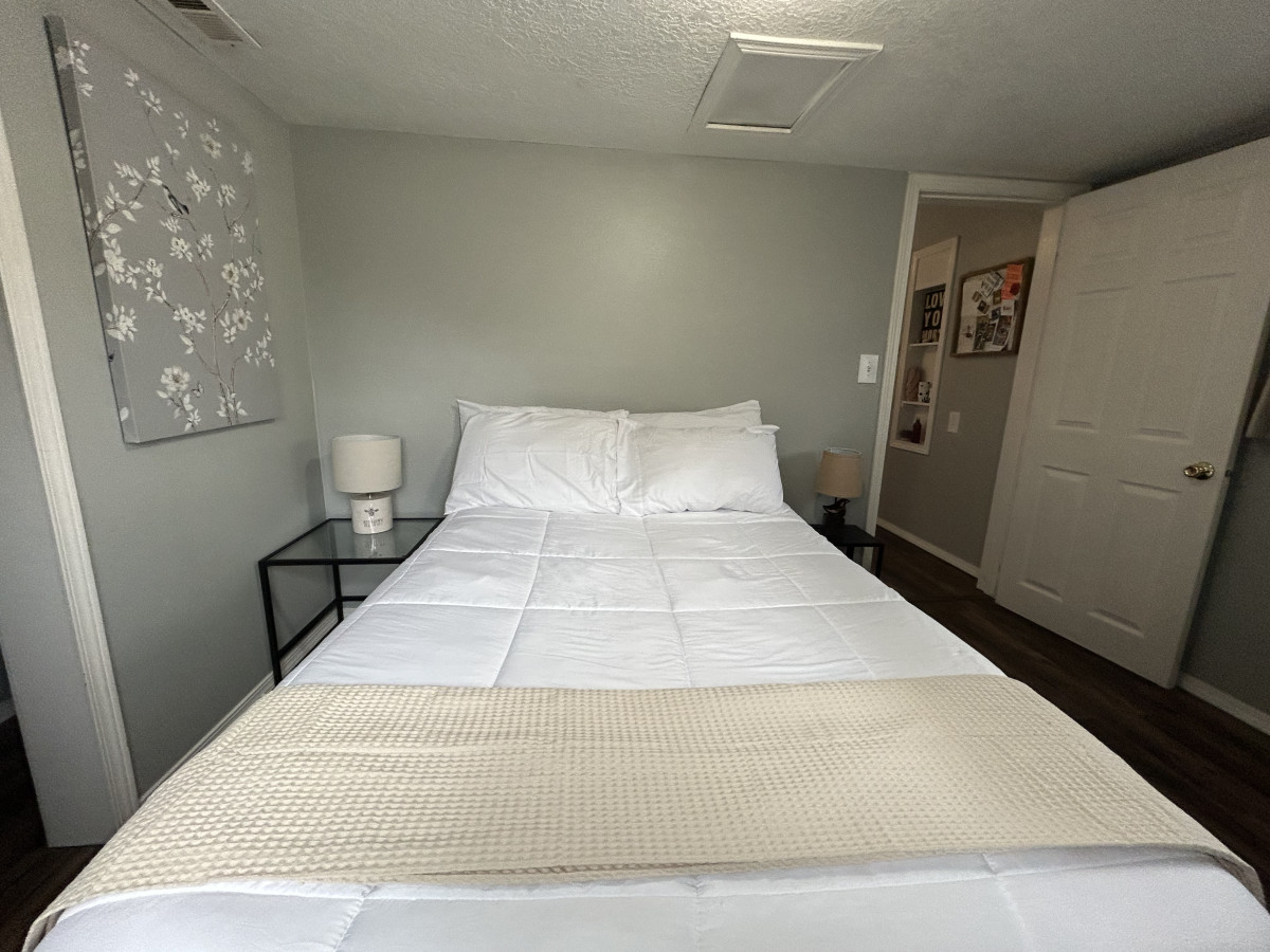 red-door-cottage:-ski-hike-shop-eat!/