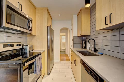Newly Renovated North End Bungalow19 w/Parking