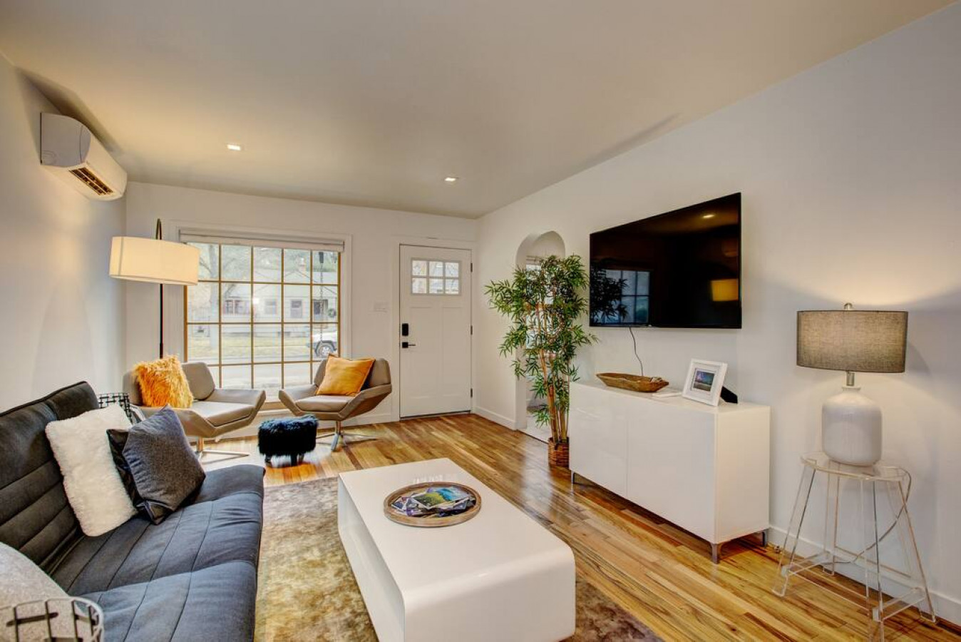 newly-renovated-in-hyde-park-21parking-+laundry/